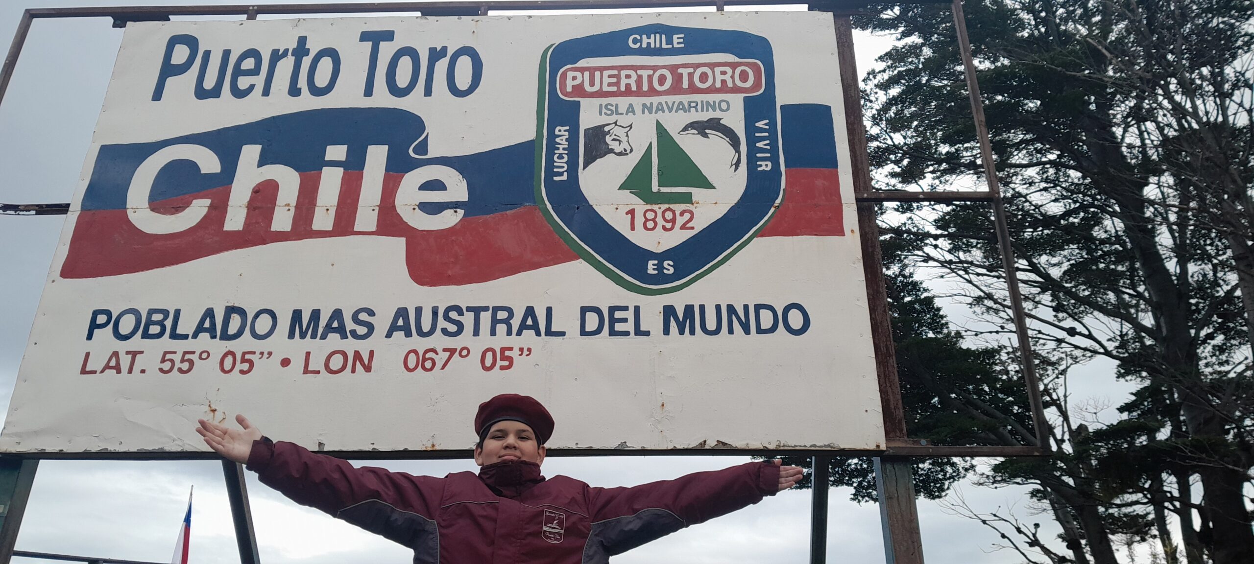 La voz más austral del mundo: Ángel Concha, el niño reportero de Puerto Toro que invita a conocer el patrimonio del fin del mundo