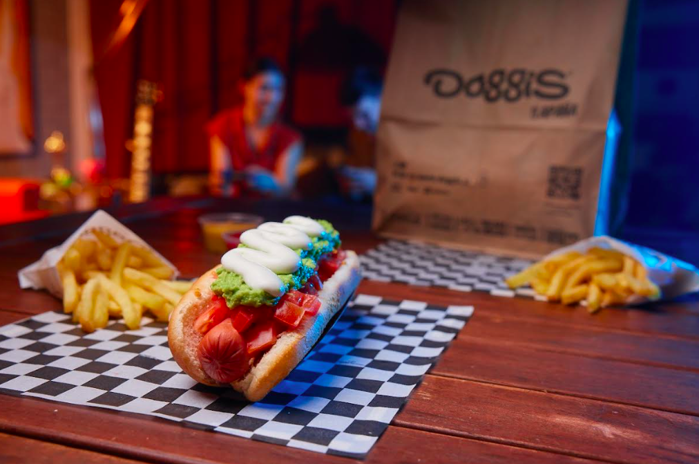Doggis apuesta por Punta Arenas con locales que combinan promociones, helados y productos para compartir
